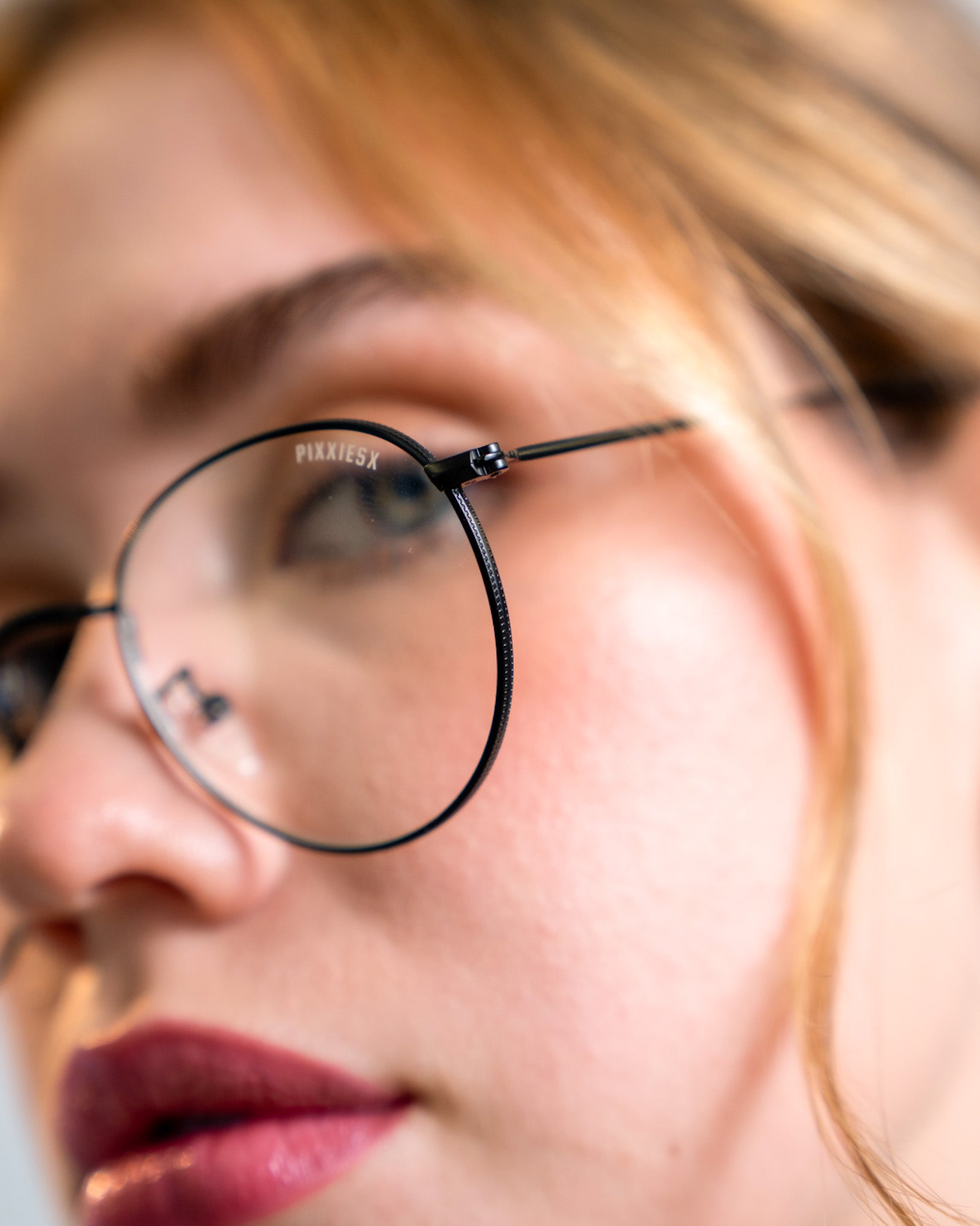 PIXXIESX AURA BLACK BLUE LIGHT ELRAYO