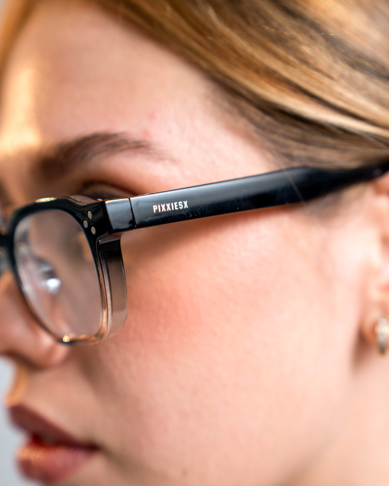 PIXXIESX BICK BLACK TEA BLUE LIGHT ELRAYO