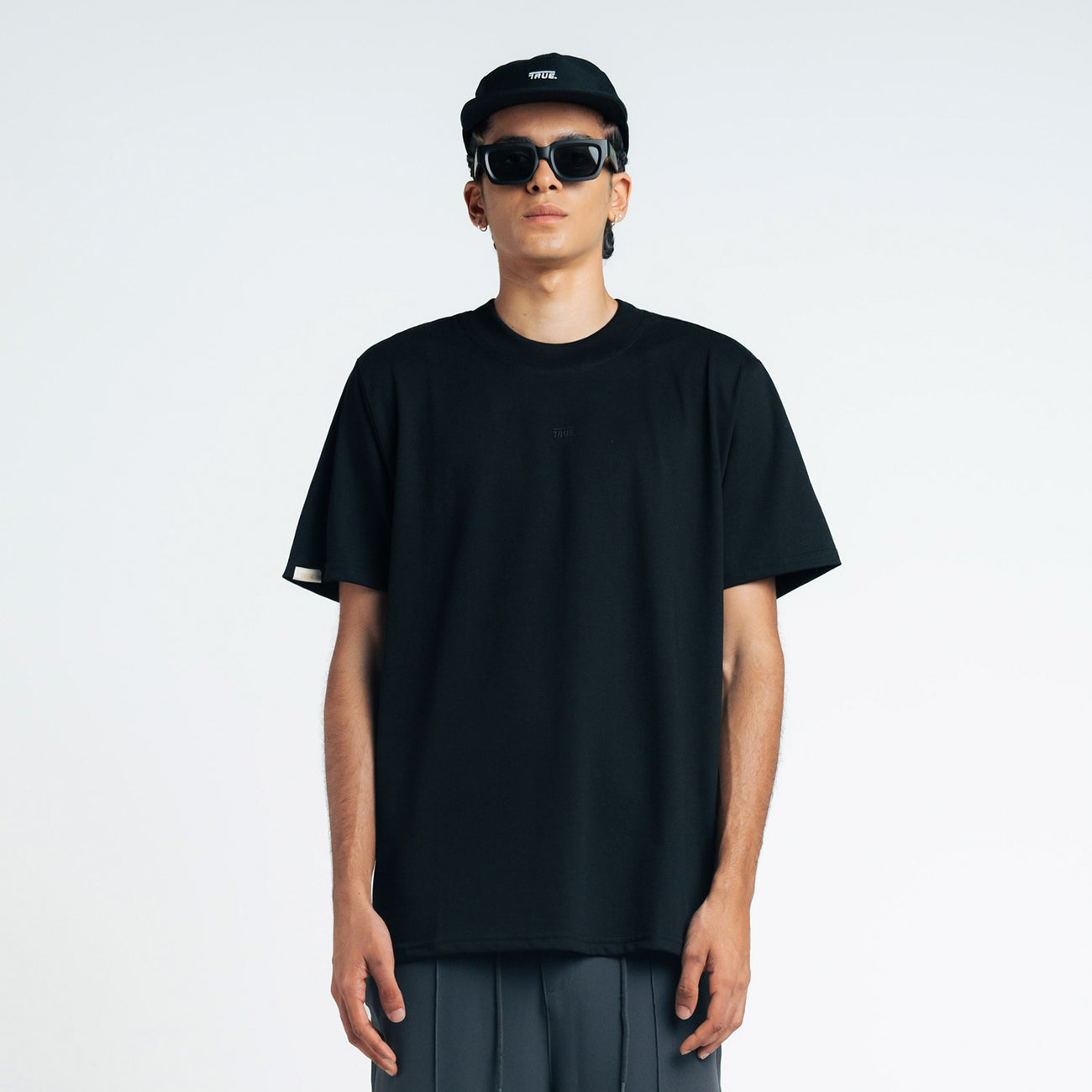 Camiseta Clásica Logo Negro - Negra TRUE