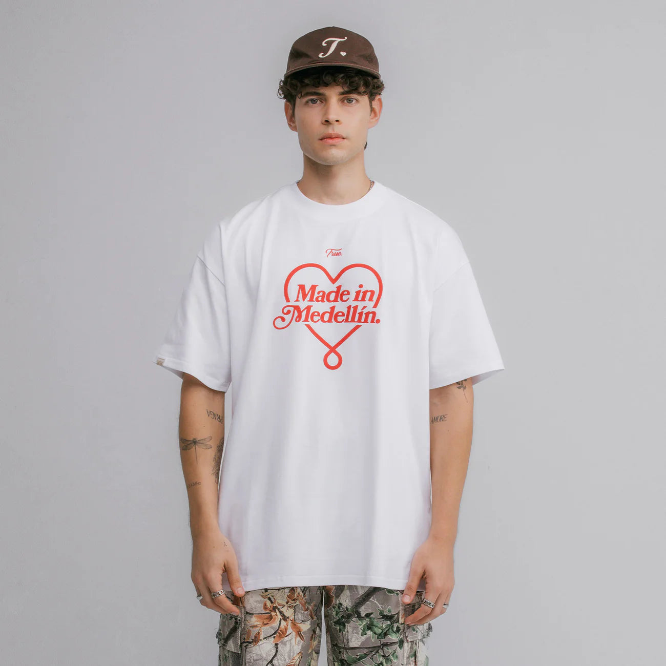 Camiseta Oversized Medellín - Blanca TRUE