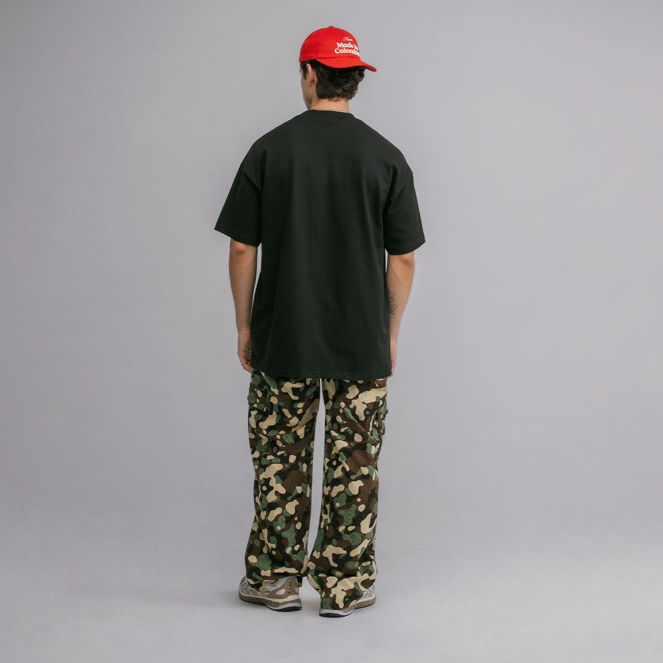 Camiseta Oversized Medellín - Negra TRUE