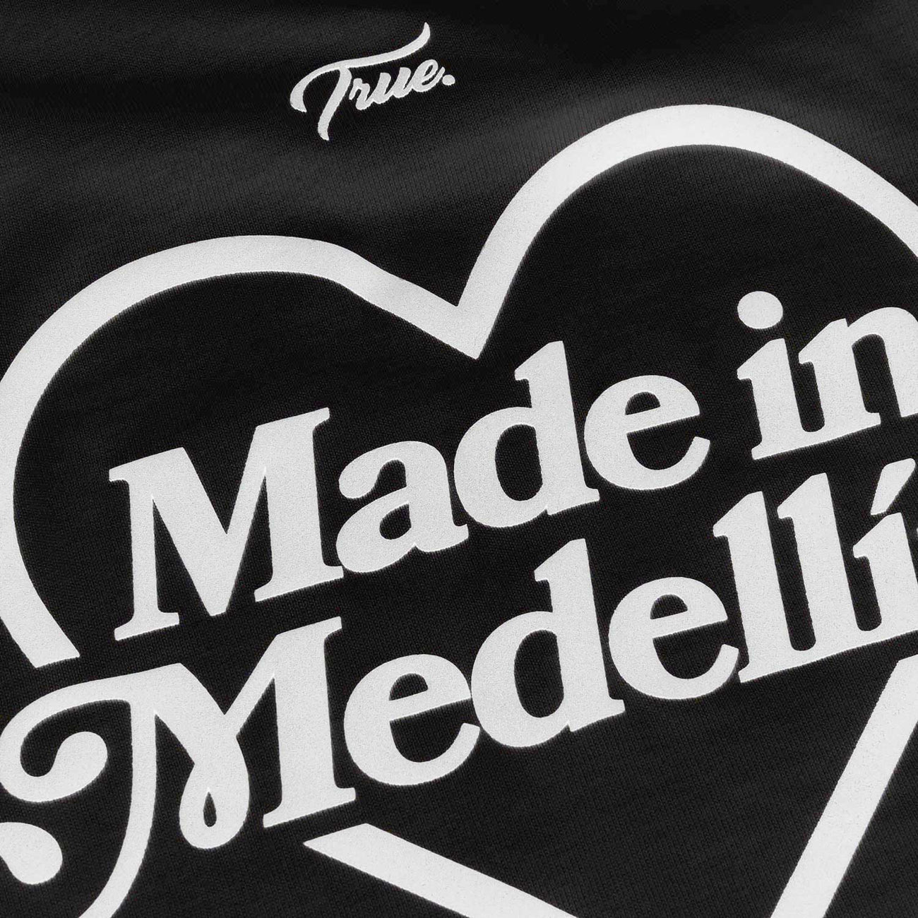 Camiseta Oversized Medellín - Negra TRUE